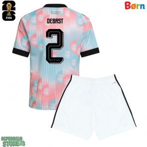 Belgien Zeno Debast #2 Replika Babytøj Udebanesæt Børn VM 2026 Kortærmet (+ Korte bukser)